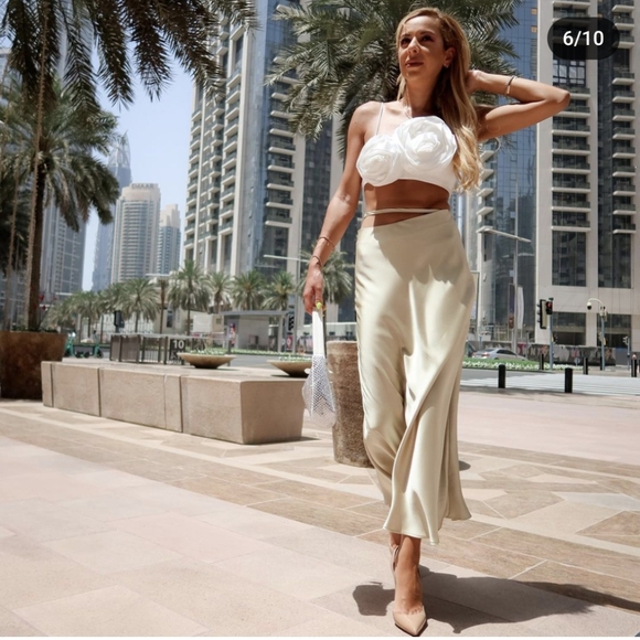 Zara satin finish midi skirt - Picture 6 of 17